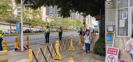 罗湖交警护航校园安全守护师生出行平安——筑牢校园周边交通安全防线打造平安上学路