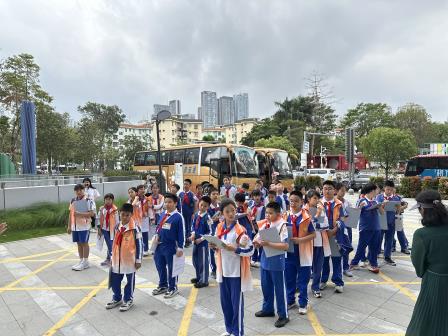 探寻智慧“阅”界，赋能成长未来——翠竹外国语实验学校“每周半天计划”走进罗湖图书馆