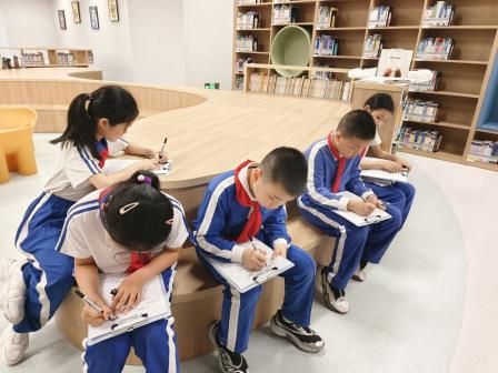 探寻智慧“阅”界，赋能成长未来——翠竹外国语实验学校“每周半天计划”走进罗湖图书馆