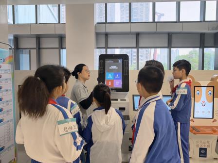 探寻智慧“阅”界，赋能成长未来——翠竹外国语实验学校“每周半天计划”走进罗湖图书馆