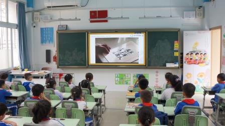 燃红色星火 铸时代脊梁——南湖小学开展校长课堂学习刘胡兰事迹