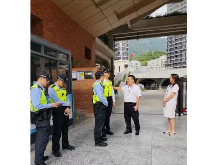 罗湖区公安局张展宁局长到罗湖外语小学开展校园安全走访调研