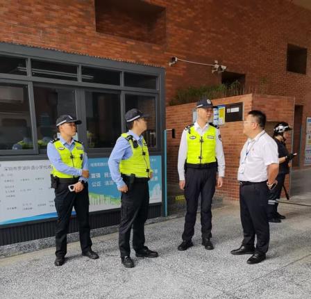 罗湖区公安局张展宁局长到罗湖外语小学开展校园安全走访调研