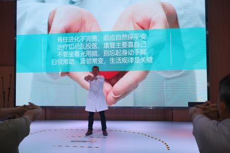 健康护航 从“脊”出发——草埔小学开展教师脊柱健康关爱活动