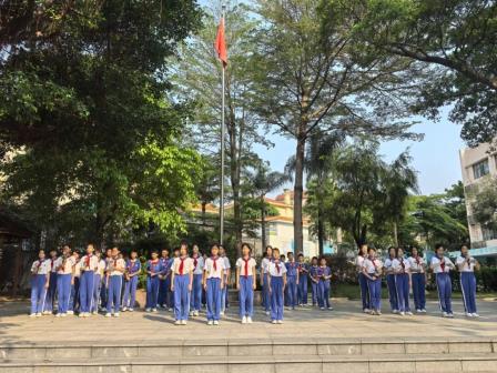 大榕树下思政课  感恩于心爱同行——怡景小学六（4）班国旗下展演