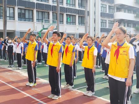 以诗致青春，以光敬时代——翠园文锦中学举行五一劳动、五四青年“双节”主题活动暨“全民阅读活动周”展示活动