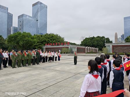 清明缅怀先烈 红色铭记于心——深圳市螺岭外国语实验学校举行清明主题升旗仪式大队活动