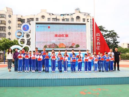 铭记英雄 童心向党丨罗芳小学举行“缅怀先烈”主题升旗仪式