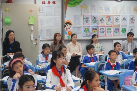 精准教研明方向，破茧视导促成长 ——罗湖区教科院学科教研员深入罗湖小学开展“破茧”教学常规视导活动