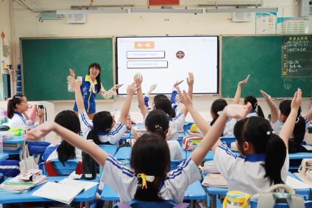 呵护青春花蕾 助力健康成长 —— 滨河小学开展女生青春期专题教育活动