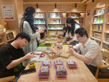专家指导赋能课程建设，洪湖小学“荷韵馆”荷花香牌教师专场活动顺利开展