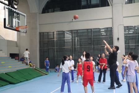 罗湖外语小学第五届体育节暨首届“纯真杯”篮球赛火热进行
