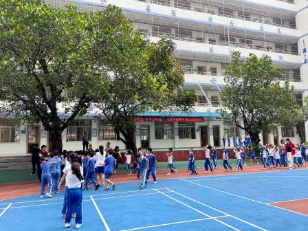 “人人讲安全  个个会应急”——文德学校防灾减灾活动之师生紧急疏散演练