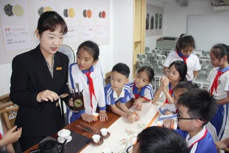  茶韵润童心 雅育传文脉 ——南湖小学“每周半天计划”走进粤港澳青少年爱国主义教育基地