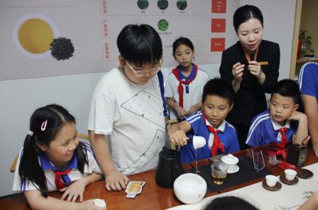  茶韵润童心 雅育传文脉 ——南湖小学“每周半天计划”走进粤港澳青少年爱国主义教育基地