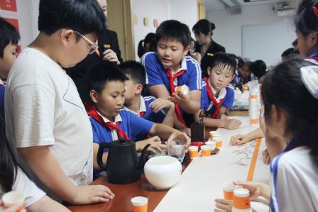  茶韵润童心 雅育传文脉 ——南湖小学“每周半天计划”走进粤港澳青少年爱国主义教育基地