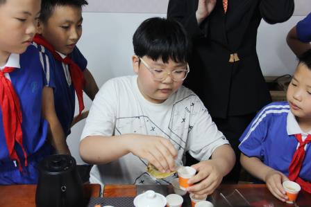  茶韵润童心 雅育传文脉 ——南湖小学“每周半天计划”走进粤港澳青少年爱国主义教育基地
