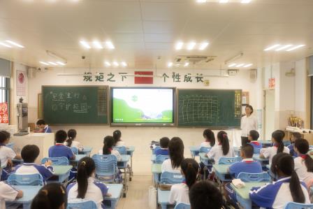 安全 “童” 行，守护校园 ——深圳市翠北实验小学第11周安全教育主题班会