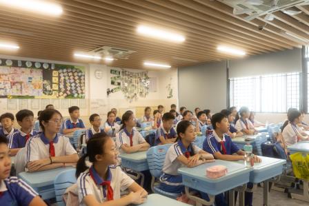 安全 “童” 行，守护校园 ——深圳市翠北实验小学第11周安全教育主题班会
