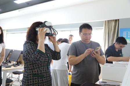 科技赋能特教 智慧点亮星园 ——星园学校开展AR全息智慧互动学习系统体验活动