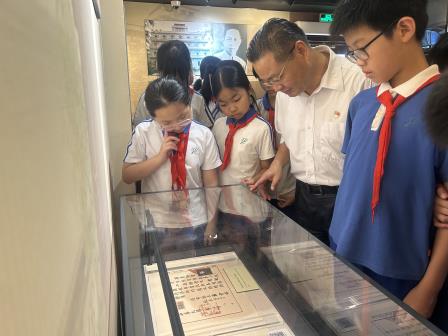 “追寻红色足迹   汲取奋进力量”——文德学校党支部组织师生参观东门红色记忆馆
