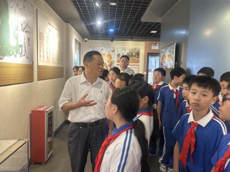 “追寻红色足迹   汲取奋进力量”——文德学校党支部组织师生参观东门红色记忆馆