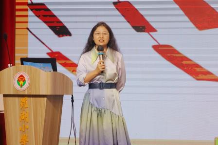 大爱润童心 慈善伴成长 ——罗湖小学开展慈善文化课堂讲座