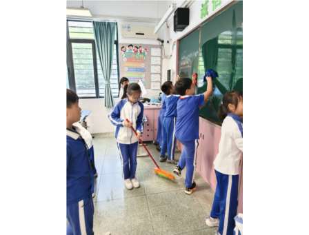 热爱劳动勤动手 守护校园讲卫生——深圳市仙桐实验小学开展全校大扫除活动