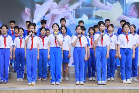 弘扬劳动精神 致敬最美班级 ——深圳市仙桐实验小学举行“区最美班级”颁奖仪式暨劳动主题升旗仪式