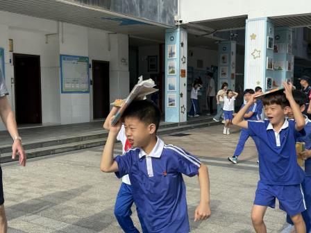 筑牢安全防线 护航校园成长——北斗小学开展防震减灾安全疏散演练活动