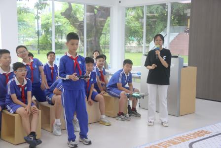 科技赋能成长，创新点亮未来——人民小学开展“每周半天”无人机科普研学活动