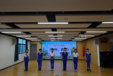 心怀感恩 温暖同行——布心小学举行“有你，真好”阳光课程主题升旗仪式