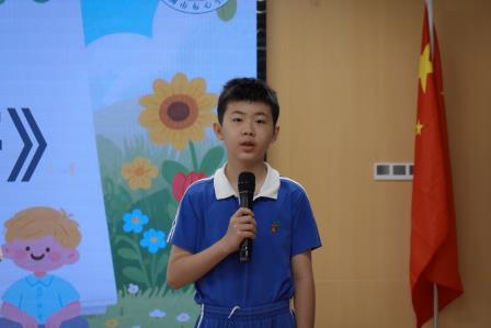 心怀感恩 温暖同行——布心小学举行“有你，真好”阳光课程主题升旗仪式