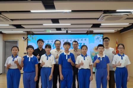 心怀感恩 温暖同行——布心小学举行“有你，真好”阳光课程主题升旗仪式