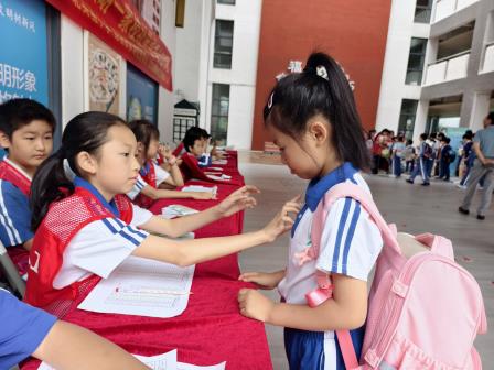 环保润童心 公益暖校园 ——翠北实验小学环保日系列实践活动圆满落幕