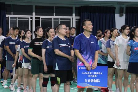 “羽”你同行，精彩纷呈 ——罗外初中教职工羽毛球比赛圆满落幕