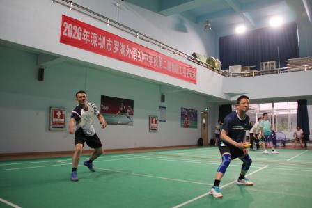 “羽”你同行，精彩纷呈 ——罗外初中教职工羽毛球比赛圆满落幕