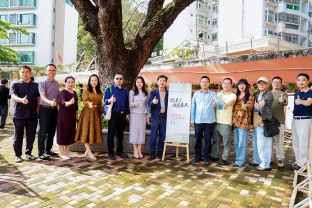 一棵香樟树，站成一首教育的诗 ——中国作家协会主席团委员杨克为梧桐小学赠诗