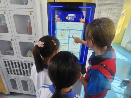 藏在校园里的“成长银行”——洪湖小学荷花值兑换周圆满举行