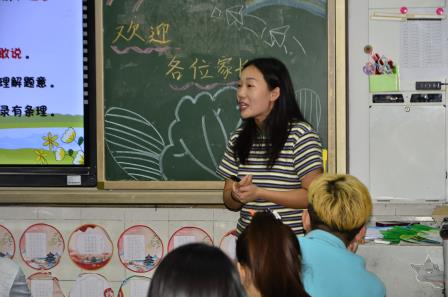 在心里种花，让孩子向阳生长——景园实验小学召开家长会