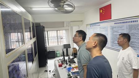 区教育局年检组到侨香开展2025年度检查指导工作