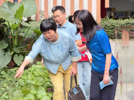 家校社协同聚合力 护航成长启新程  ——南湖街道妇联、罗湖桥社区一行到罗湖小学调研指导