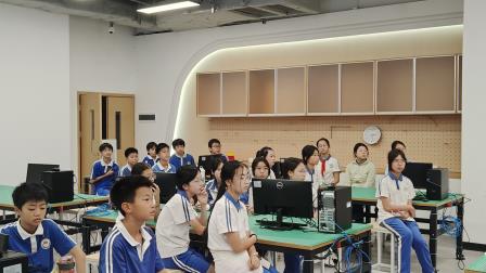 探秘科技奥秘，点亮科创梦想——深圳市水库小学六年级学生走进深中VEX机器人实验室开展“每周半天计划”足迹课程