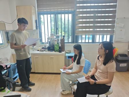 研磨细节 共育花开 —— 深圳市翠北实验小学开展 2026 年“小明师”家长会全流程演练活动
