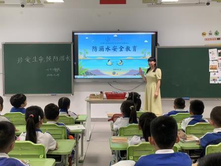 珍爱生命 预防溺水 ——湖贝小学开展升旗仪式德育课程展示活动