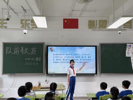 高举队旗跟党走 做新时代好少年—— 湖贝小学举行一年级新队员入队仪式