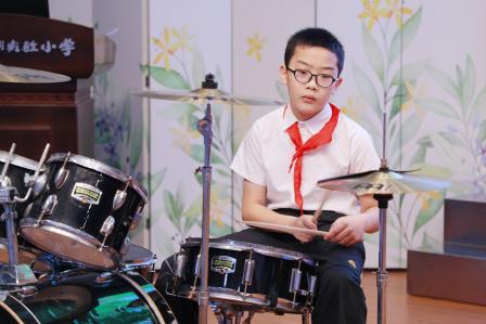 深圳市仙桐实验小学举行“美润仙桐乐享未来”校园艺术节开幕式暨校园科技节、足球赛颁奖仪式
