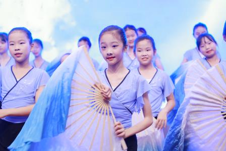 深圳市仙桐实验小学举行“美润仙桐乐享未来”校园艺术节开幕式暨校园科技节、足球赛颁奖仪式