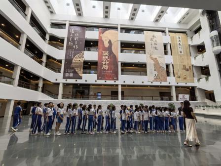 探寻千年古韵，传承历史文化——深圳市水库小学三年级学生走进深圳博物馆古代艺术馆开展“每周半天计划”足迹课程