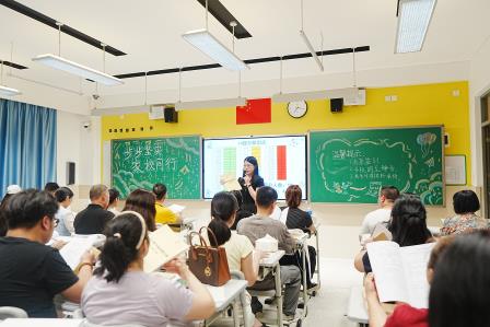 同心赴约 共育花开——翠园东晓创新学校 初中部召开2025-2026学年第二学期家长会